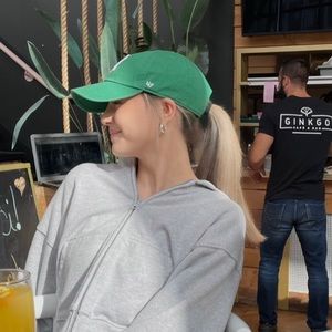 Meet your Posher, Olivia